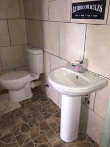 Kylpyhuone majoituspaikassa Oppi Plaas