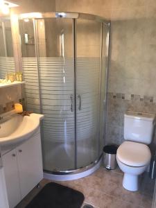 A bathroom at Villa Verde