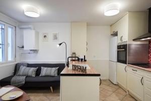 Kuchnia lub aneks kuchenny w obiekcie LEEWAYS APARTMENT I in SAN LORENZO
