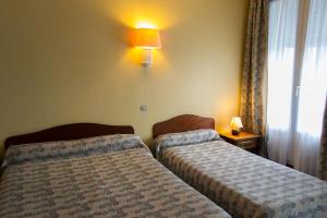 Postel nebo postele na pokoji v ubytování Hôtel de Flandre