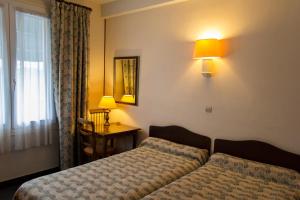 Postel nebo postele na pokoji v ubytování Hôtel de Flandre