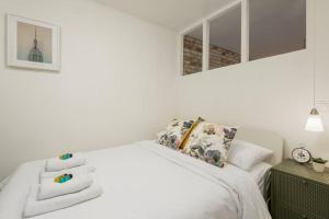 Posteľ alebo postele v izbe v ubytovaní Spacious stylish studio up to 4ppl close to centre