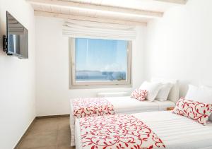 Cama ou camas em um quarto em O Lofos Luxury Boutique Suites