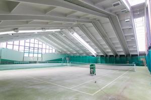 Tenis a/nebo squash v ubytování Vitalhotel Gosau nebo okolí