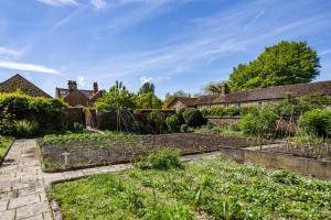 Vườn quanh Gardeners Cottage +6 ảnh