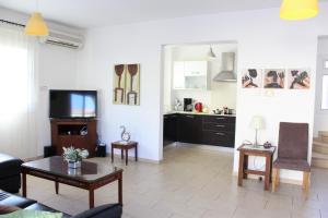 Μια τηλεόραση ή/και κέντρο ψυχαγωγίας στο Natali villa in a perfect location