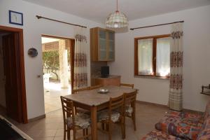 Posezení v ubytování Residence della Torre Isola Rossa + 28 fotografií