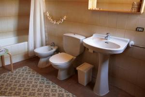 A bathroom at Casa Mediterranea en pueblo de mar