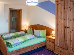 מיטה או מיטות בחדר ב-Charming apartment in the Black Forest
