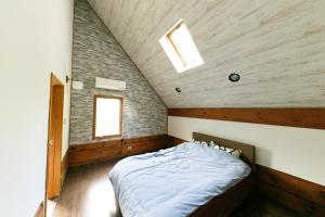 Postel nebo postele na pokoji v ubytování ログハウスせせらぎ