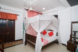 Shirantha Hotel客房内的一张或多张床位