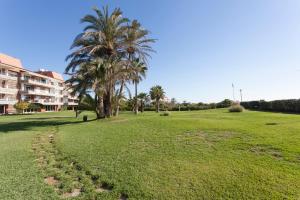 ガバにあるGavamar Castelldefels Beachfront Apartment- Direct access to the beachのギャラリーの写真