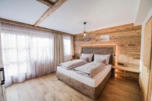 Łóżko lub łóżka w pokoju w obiekcie Ferienhof Ausserbrente