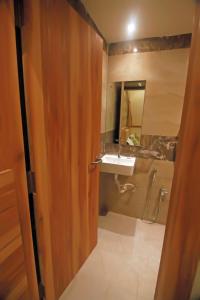 ห้องน้ำของ Hotel Al Madina palace