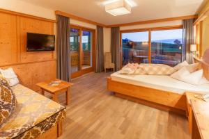 Telewizja i/lub zestaw kina domowego w obiekcie Hotel Rosslaufhof