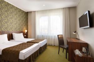 Postel nebo postele na pokoji v ubytování Rija VEF Hotel with FREE Parking