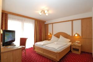 Łóżko lub łóżka w pokoju w obiekcie Hotel Rosslaufhof