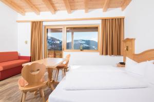 Postel nebo postele na pokoji v ubytování Hotel & Alpengasthof Pinzgerhof