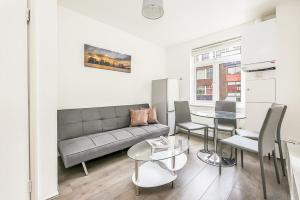 Finsbury Park Station Apartment! (A)