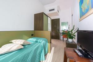 TV a/nebo společenská místnost v ubytování Hotel Sirena