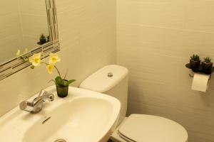 Kúpeľňa v ubytovaní Puerta Bubión Apartamentos