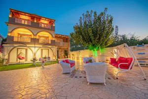Gallery image of Casa D'Oro Exclusive Villa in Kipseli
