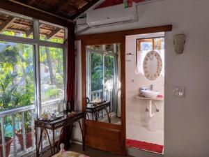 a room with a bathroom with a sink and a window at Michèle's Garden in Anjuna +37 photos