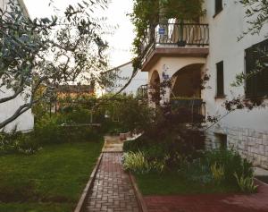 a brick path in front of a house at Apartment Gabi 2 in Umag