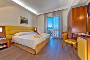 Postel nebo postele na pokoji v ubytování Hotel Terme Antoniano