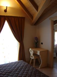 A bed or beds in a room at Bellaguarda ROOMS 10min da Tirano