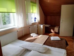 Ein Bett oder Betten in einem Zimmer der Unterkunft Guesthouse Arnika