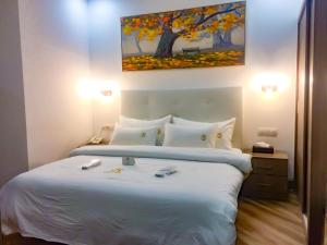Ein Bett oder Betten in einem Zimmer der Unterkunft SUNSET HOTEL