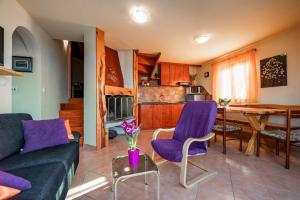 Istumisnurk majutusasutuses Holiday home Maslinova +18 fotot