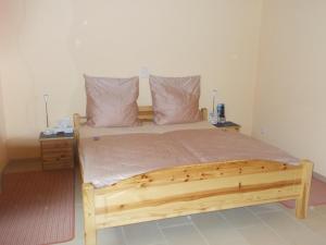 Ein Bett oder Betten in einem Zimmer der Unterkunft Gästehaus am Reiterhof Mutschler