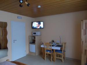 Kuchyň nebo kuchyňský kout v ubytování Gästehaus am Reiterhof Mutschler