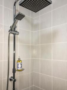 Koupelna v ubytování Casa do Pequeno Dragoeiro + 50 fotografií