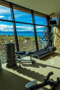 The fitness centre and/or fitness facilities at Design Suites Calafate