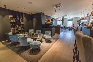 Lounge nebo bar v ubytování Hotel De Jachthoorn