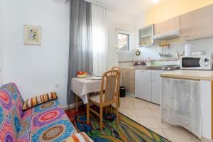 Kuchyň nebo kuchyňský kout v ubytování Apartments Pilicari