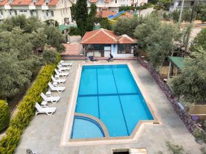 Bazén v ubytování Nature Hotel Doğa Hotel Ölüdeniz nebo v jeho okolí