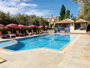 Bazén v ubytování Nature Hotel Doğa Hotel Ölüdeniz nebo v jeho okolí