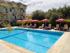 Bazén v ubytování Nature Hotel Doğa Hotel Ölüdeniz nebo v jeho okolí