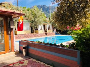 Bazén v ubytování Nature Hotel Doğa Hotel Ölüdeniz nebo v jeho okolí