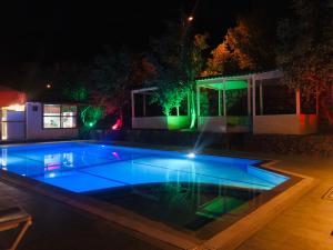 Bazén v ubytování Nature Hotel Doğa Hotel Ölüdeniz nebo v jeho okolí