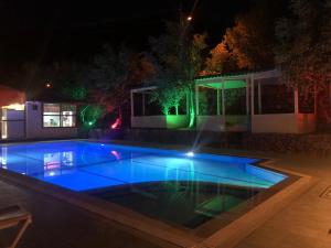 Bazén v ubytování Nature Hotel Doğa Hotel Ölüdeniz nebo v jeho okolí