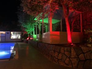 Bazén v ubytování Nature Hotel Doğa Hotel Ölüdeniz nebo v jeho okolí