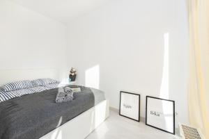 Posteľ alebo postele v izbe v ubytovaní SuperApart Rydygiera, Pet-friendly with Patio & Self Check-in