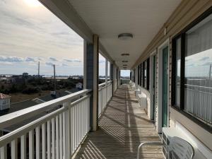Ein Balkon oder eine Terrasse in der Unterkunft Sea Horse Inn and Cottages
