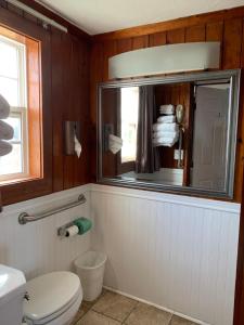 Ein Badezimmer in der Unterkunft Sea Horse Inn and Cottages