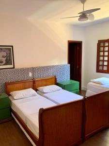 a bedroom with two beds in a room at Casa em Águas de Lindóia! in Águas de Lindóia